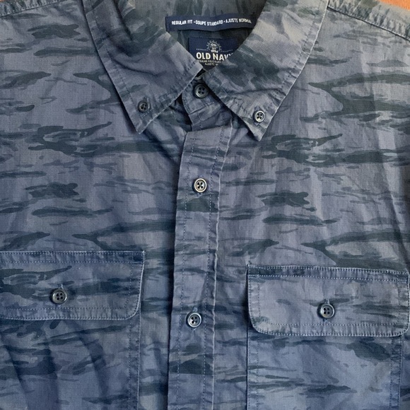 Button down - Picture 2 of 3